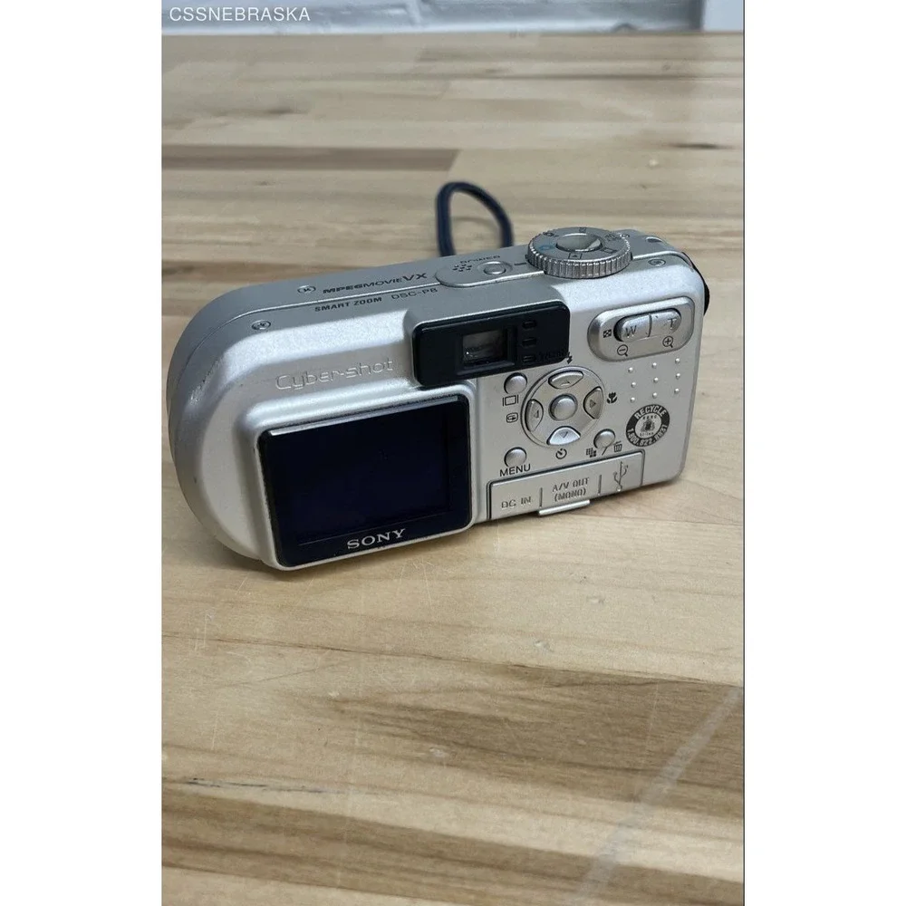 Sony Cyber-shot 3.2MP Vintage Compact Digital Camera Silver Tested DSC-P8
